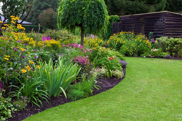 Cómo decorar un jardín pequeño: ideas prácticas y visuales 16 Cómo decorar un jardín pequeño: ideas prácticas y visuales 4